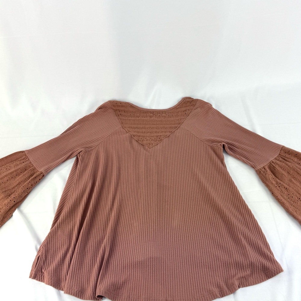 Free People Parisian Eyelet Bell Sleeve textured Top in pinky mauve color medium - Picture 6 of 16